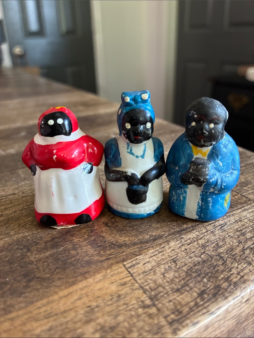 Vintage Americana Ceramic Thimble Set